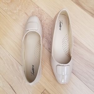 Trotters Delse in Nude Patent Leather